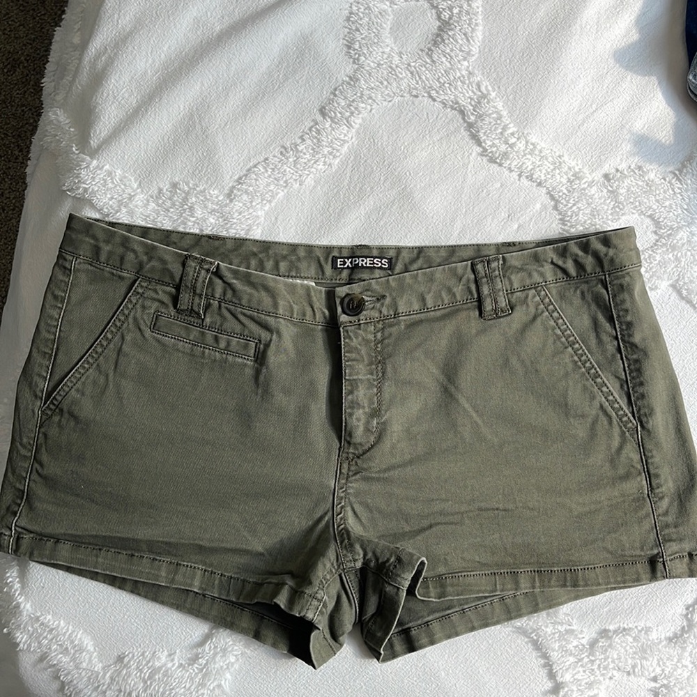 Express Women’s Twill Shorts